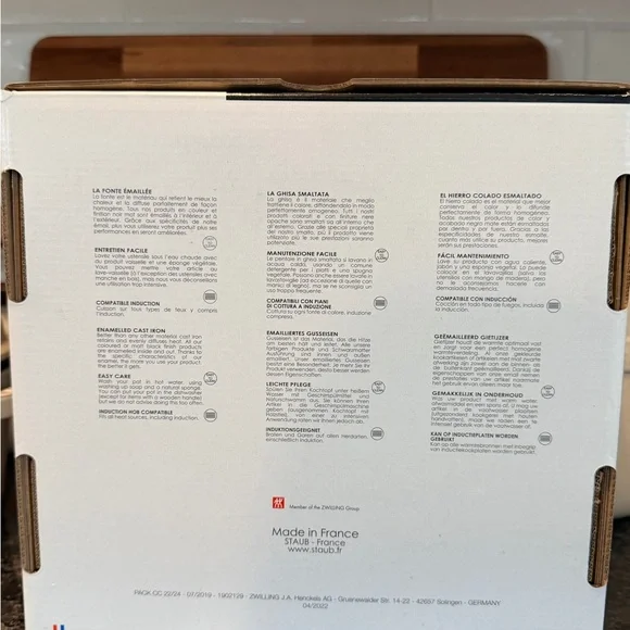 🤍 Staub 4qt Cast Iron Dutch Oven – White Truffle, Original Packaging - Picture 12 of 12